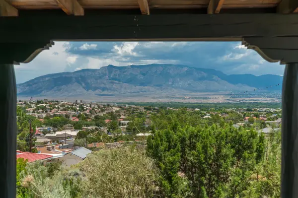 10539 Redbud Street Nw, Albuquerque, NM 87114
