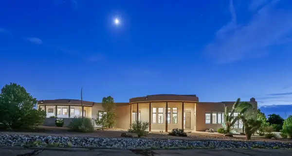 9800 Desert Mountain Road Ne, Albuquerque, NM 87122