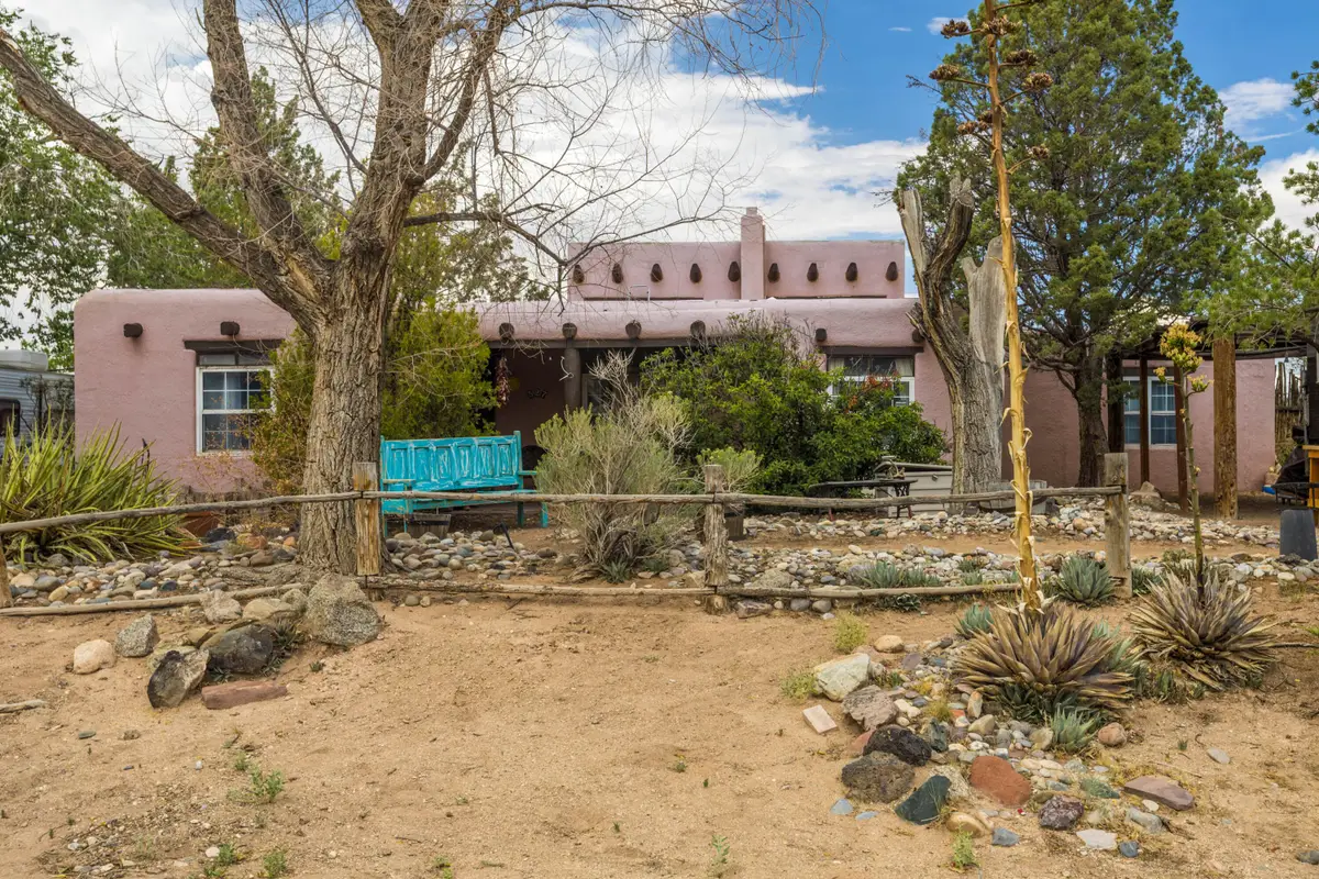 527 Mesilla Street Ne, Albuquerque, NM 87108 - #1
