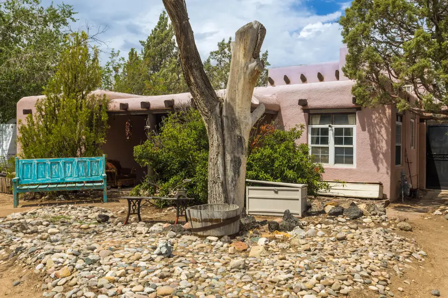 527 Mesilla Street Ne, Albuquerque, NM 87108 - #2