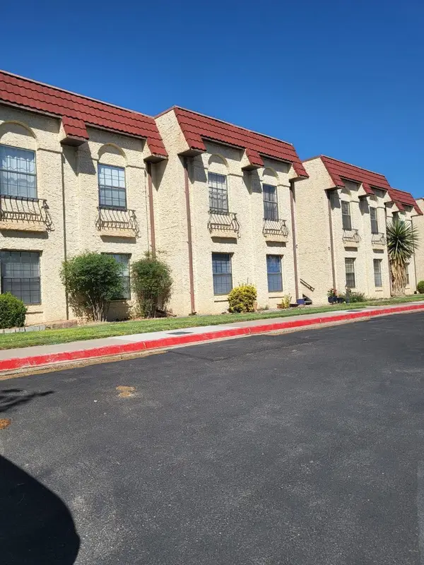 831 Country Club Drive Se #APT 2D, Rio Rancho, NM 87124
