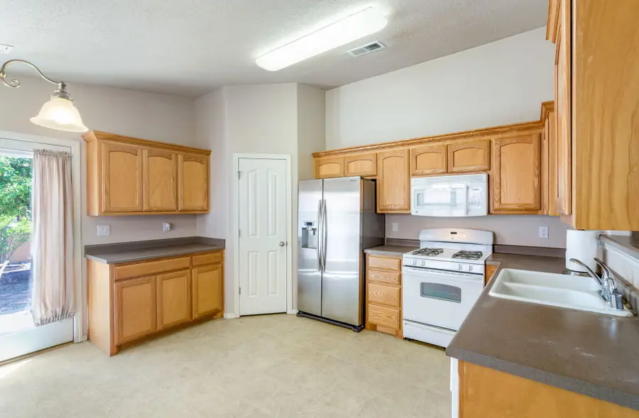 806 Vargas Drive, Bernalillo, NM 87004 - #3