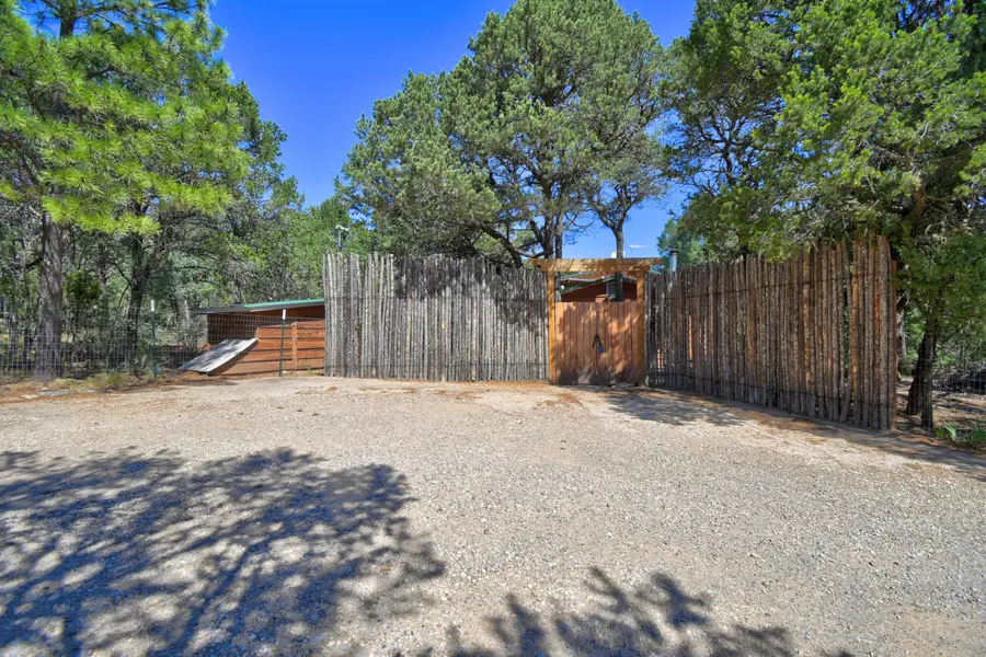 27 La Cresta Circle, Tijeras, NM 87059 - #2
