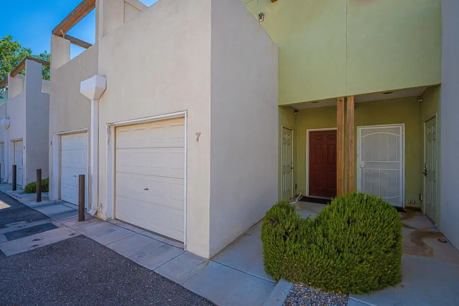 702 Broadway Boulevard Se #APT 7, Albuquerque, NM 87102 - #3