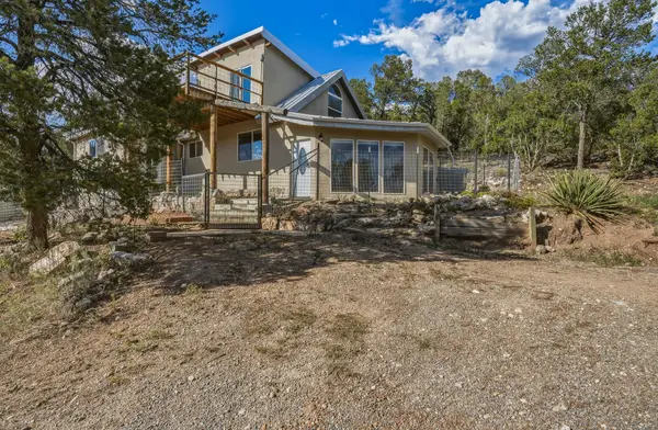 106 Mountain Valley Drive, Edgewood, NM 87015
