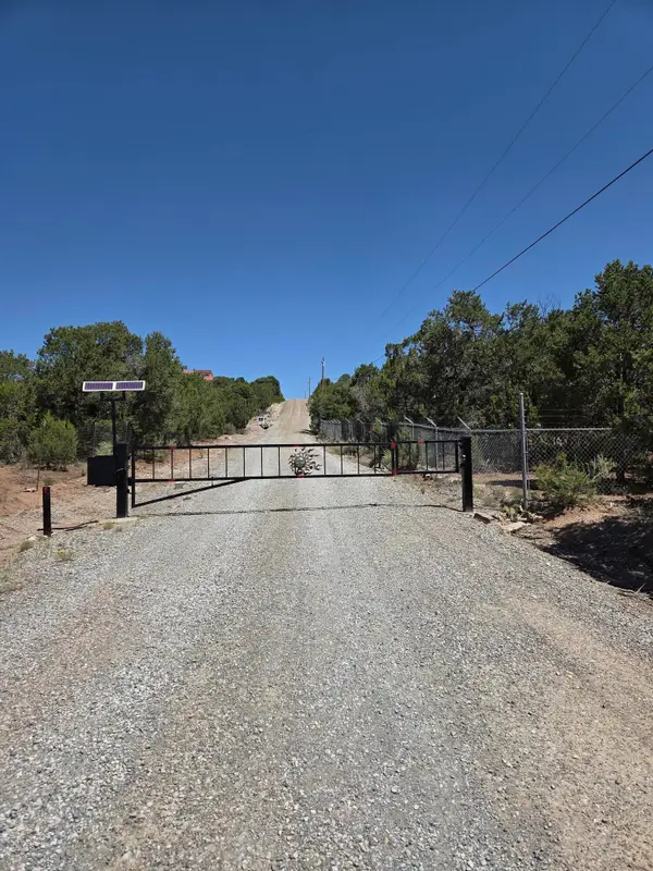 271 Genevieve Drive, Tijeras, NM 87059