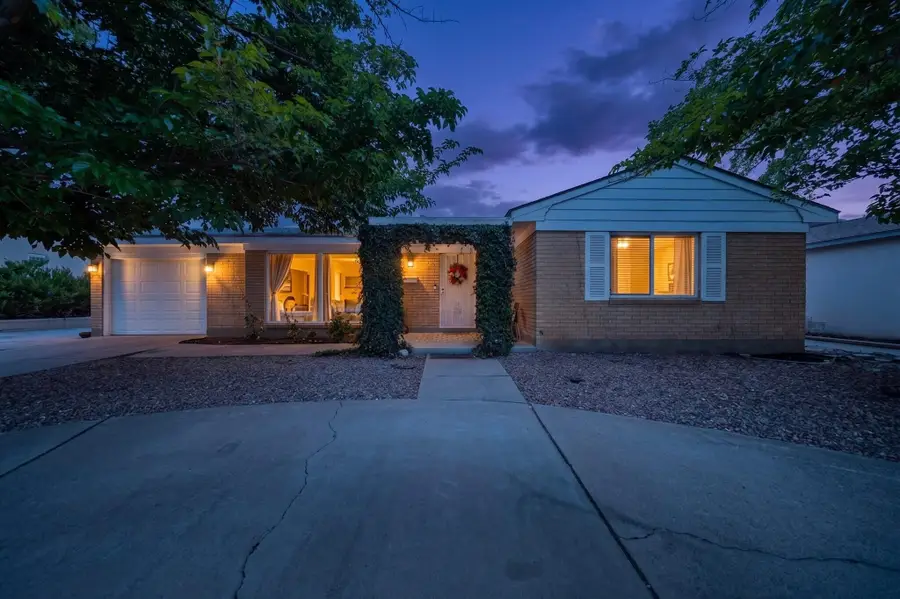 2814 Arizona Street Ne, Albuquerque, NM 87110 - #2