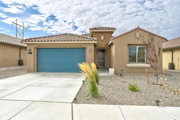 97 Mountaingem Loop, Santa Fe, NM 87508