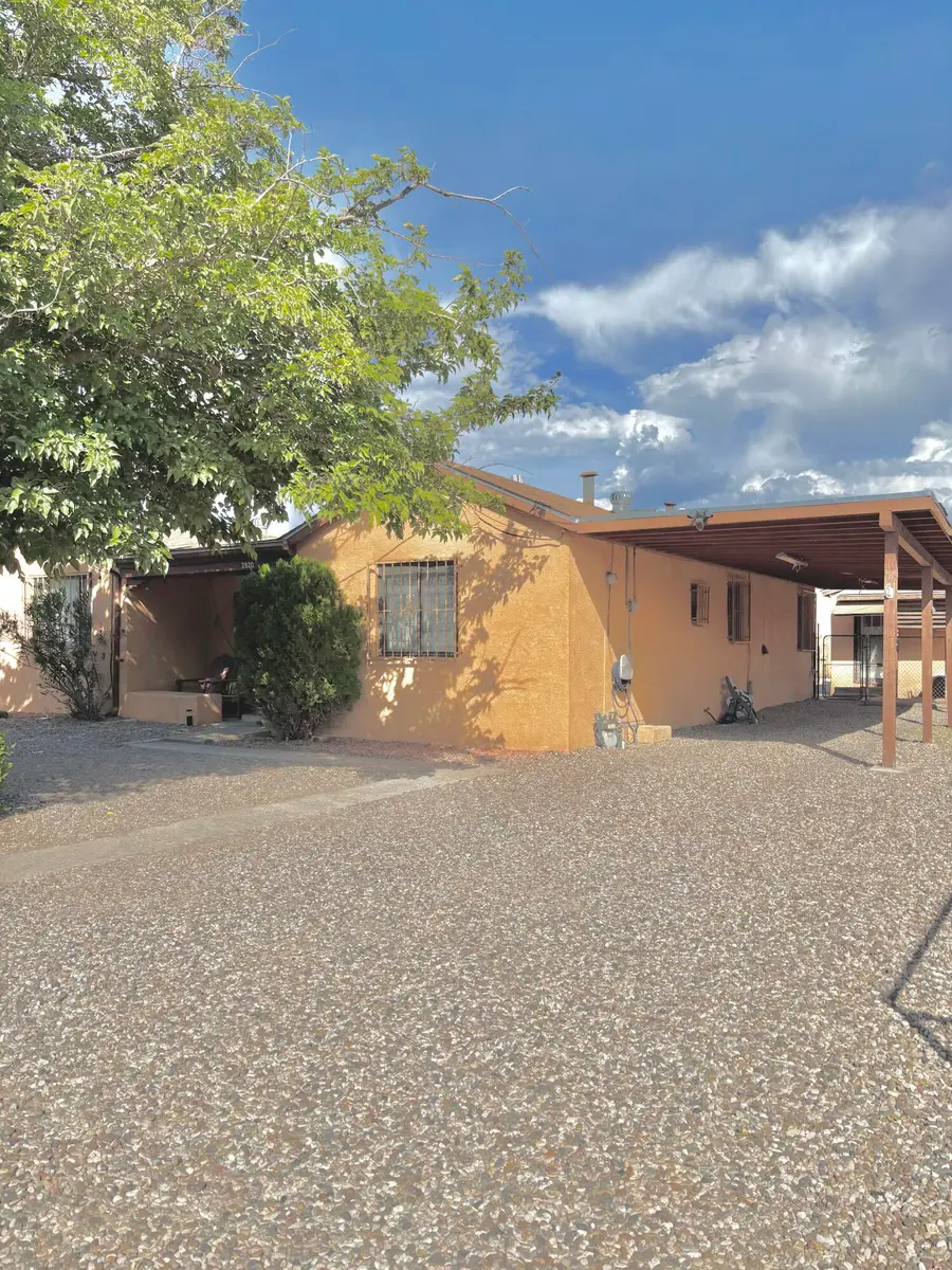 2820 W 8th Street Nw, Albuquerque, NM 87107 - #2
