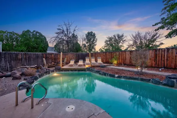 911 Palmas Altas Drive Se, Rio Rancho, NM 87124