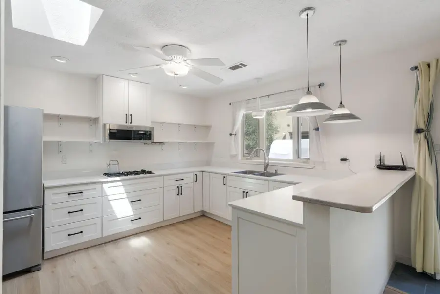 3904 Camino De La Sierra Ne, Albuquerque, NM 87111 - #3
