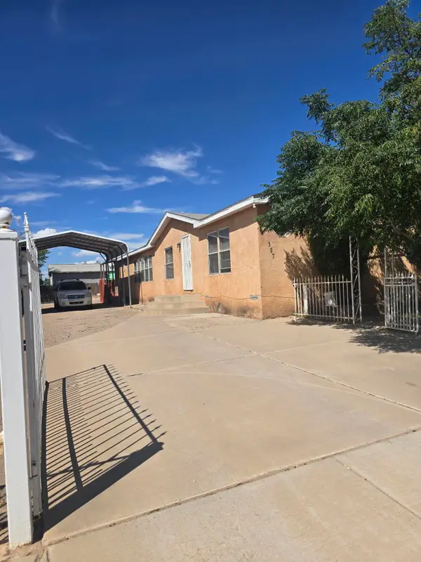 307 Gore Avenue Se, Albuquerque, NM 87105