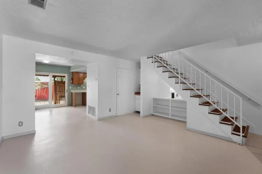 8201 Trumbull Avenue Se #APT B, Albuquerque, NM 87108 - #2