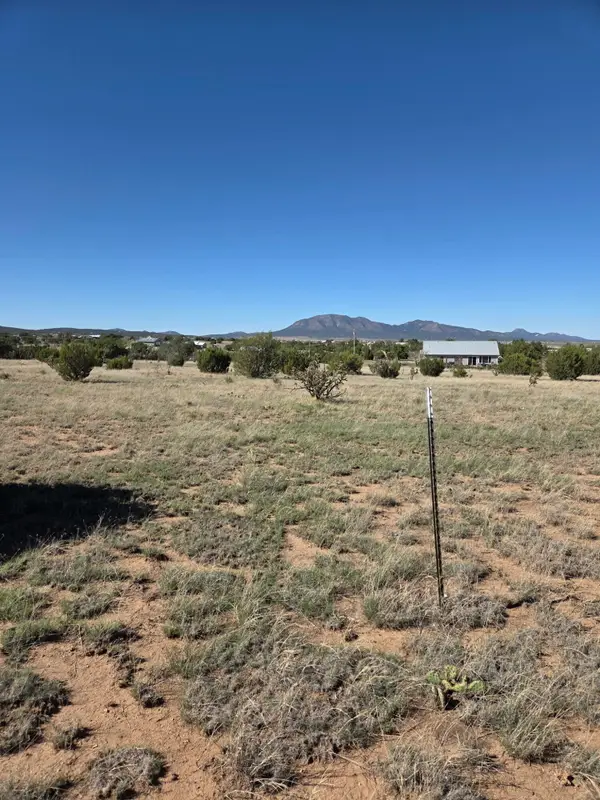 32 Woodline Drive, Edgewood, NM 87015