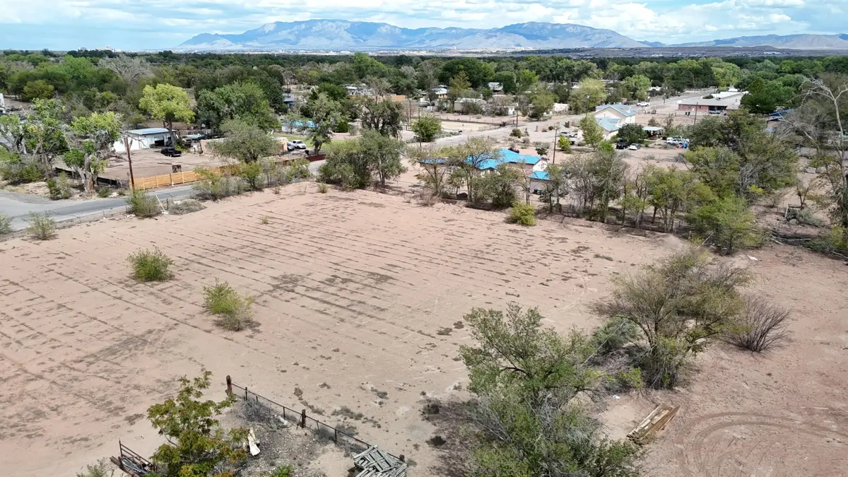 2406 Sunshine Road Sw, Albuquerque, NM 87105 - #1