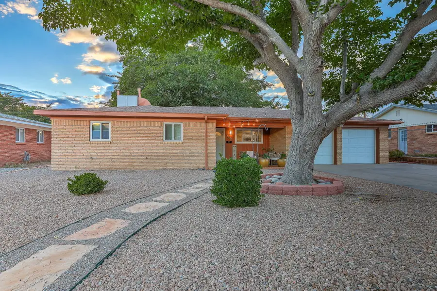 2813 Florida Street Ne, Albuquerque, NM 87110 - #2