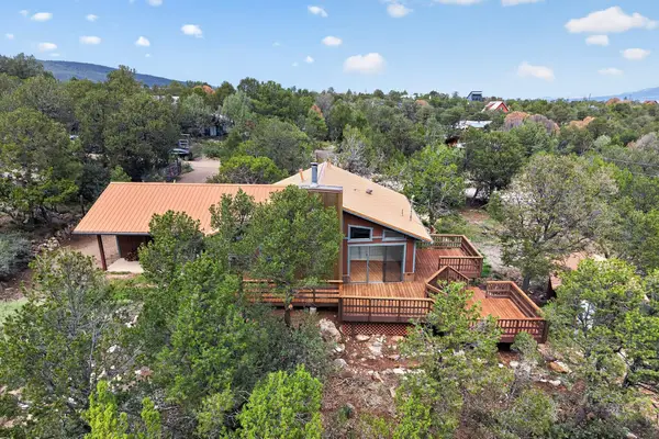 4 Oak Place, Cedar Crest, NM 87008