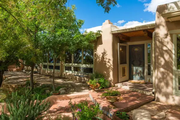 656 Roadrunner Lane Ne, Albuquerque, NM 87122