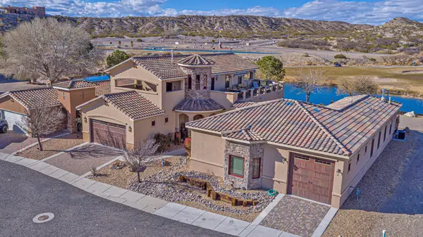 108 Lakeview Road, Elephant Butte, NM 87935