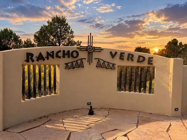 14 Los Pecos Lp Loop, Tijeras, NM 87059