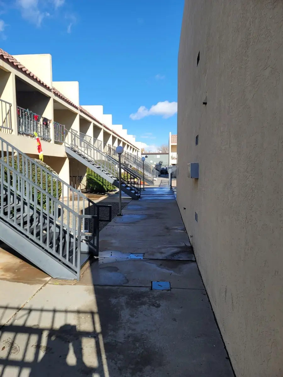 1025 Valencia Drive Se #APT 25, Albuquerque, NM 87108 - #2