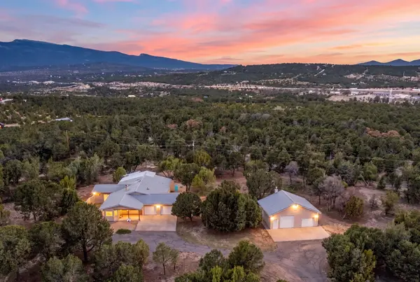 39 & 41 Canoncito Vista Road, Tijeras, NM 87059