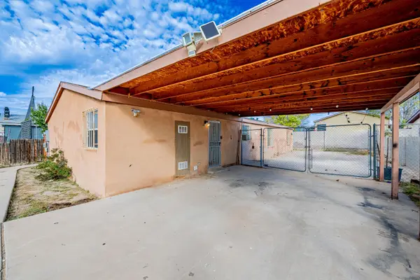 9409 Vista Del Valle Street Sw, Albuquerque, NM 87121
