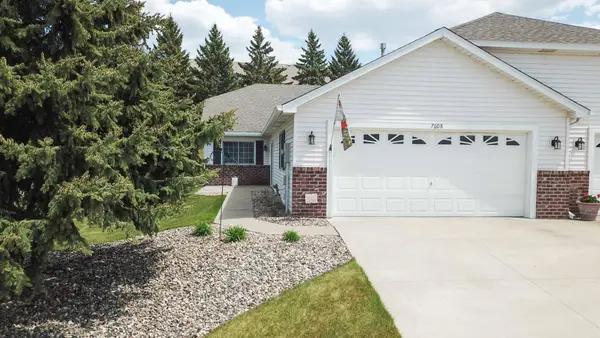 7608 Newbury Road, Woodbury, MN 55125