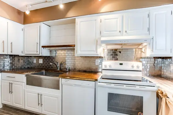 2200 Nevada Avenue S #211, Saint Louis Park, MN 55426