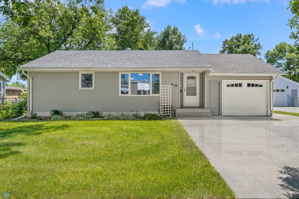 219 5th Avenue W, Fargo, ND 58078 ERA