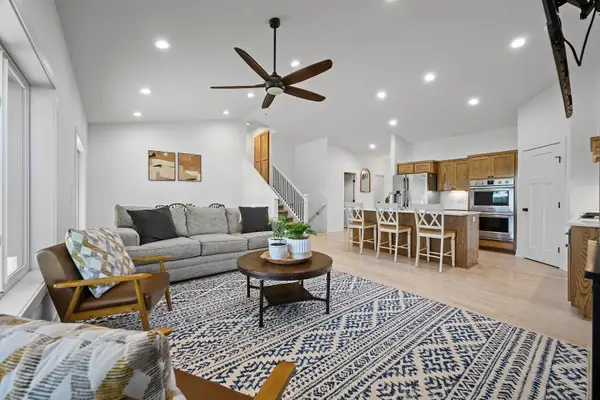 4537 205th Lane Nw, Oak Grove, MN 55303