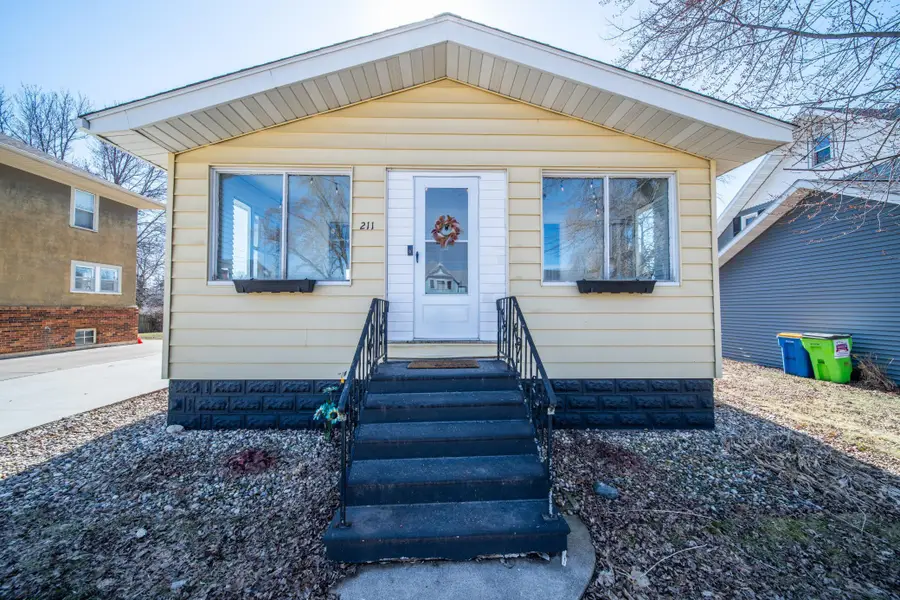 211 E Main St, Blooming Prairie, MN 55917 - #2