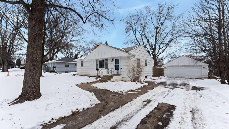 6318 Kyle Avenue N, Brooklyn Center, MN 55429 - #2