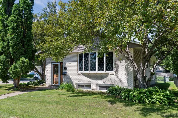 102 11th Avenue N, Hopkins, MN 55343