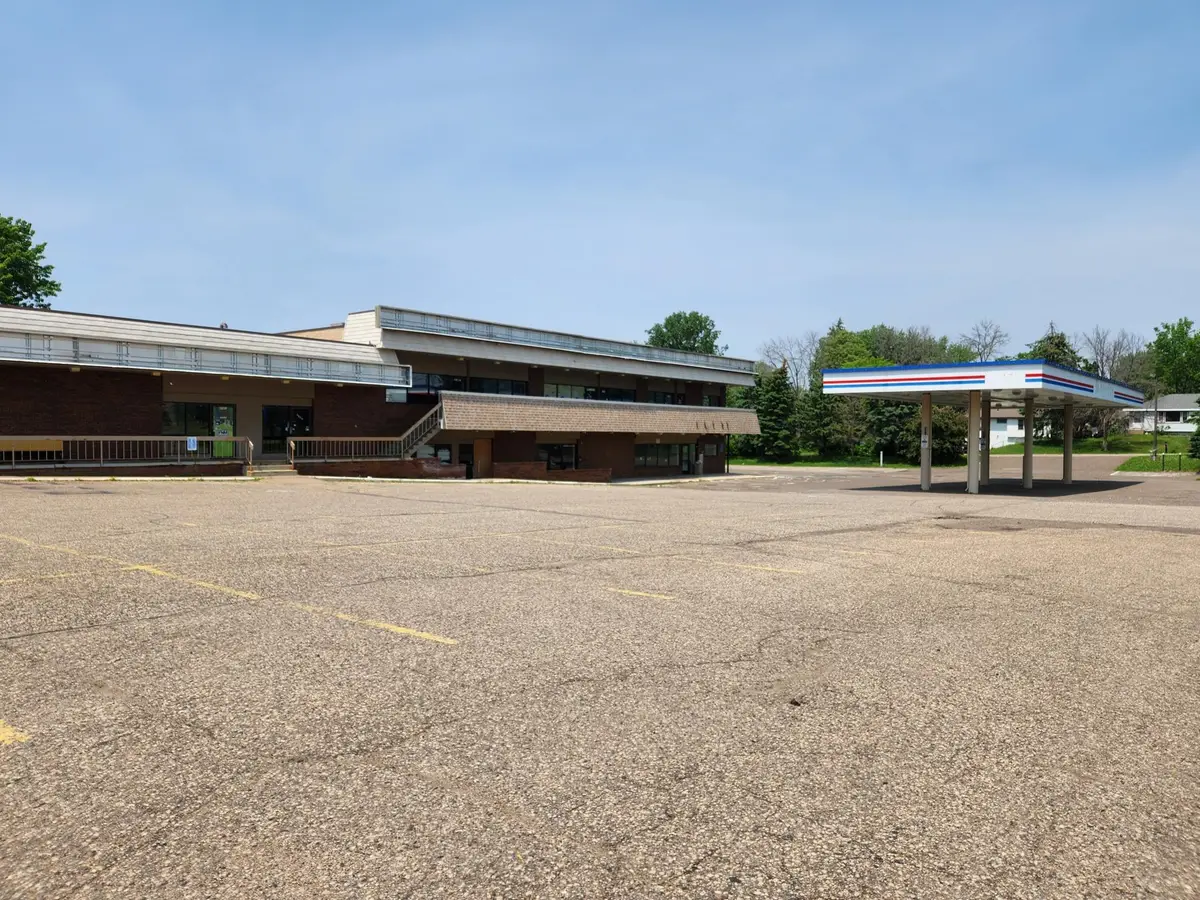 2137 Division Street N, North Saint Paul, MN 55109 - Image #1