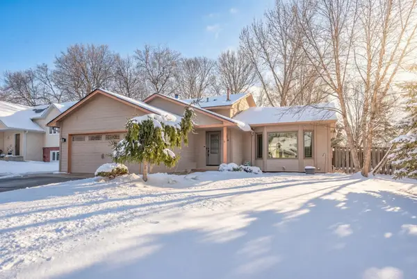 18848 Barrington Drive, Eden Prairie, MN 55346