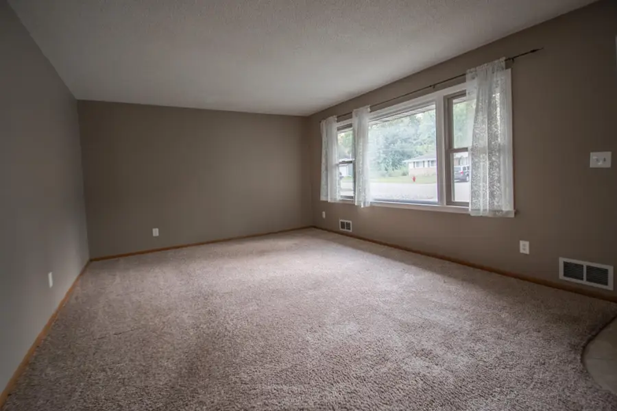 631 17th Avenue Nw, New Brighton, MN 55112 - Image #2