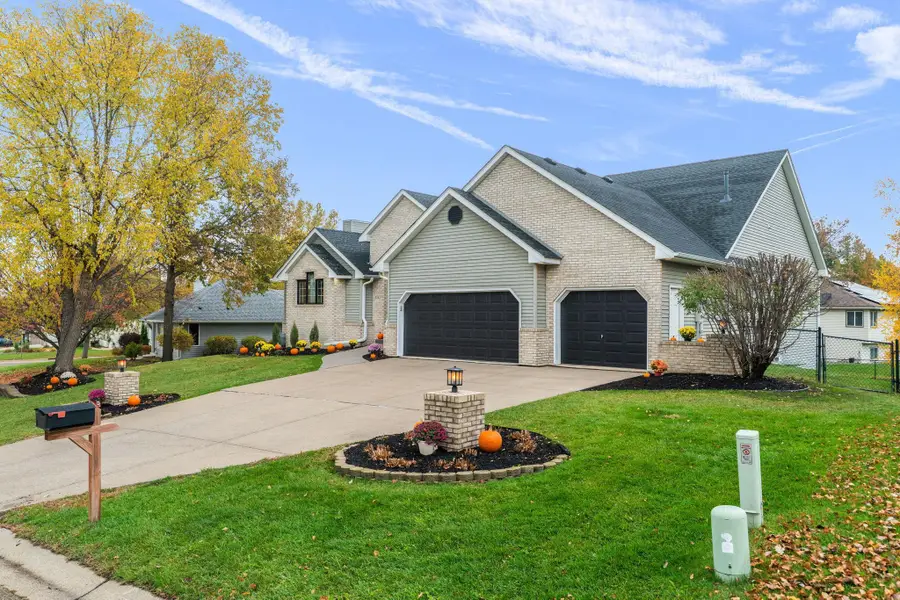 1162 Lakewood Drive S, Maplewood, MN 55119 - #3