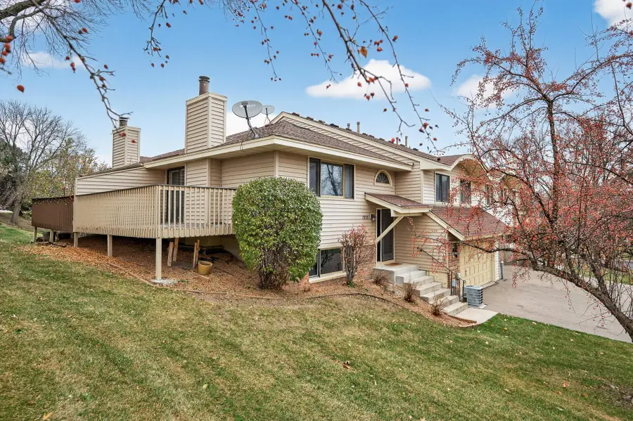 7275 Pontiac Circle, Chanhassen, MN 55317 - Image #3