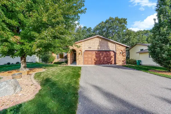 7454 Upper 24th Street N, Oakdale, MN 55128