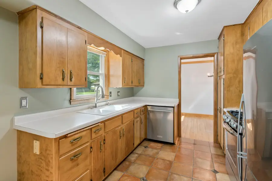 2827 Hampshire Avenue N, Crystal, MN 55427 - Image #2