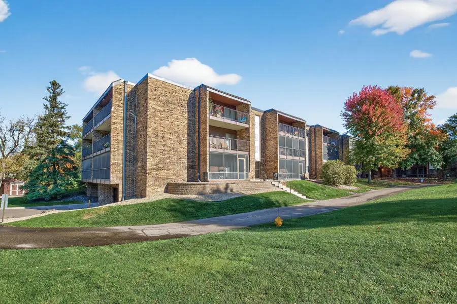 35 Nathan Lane N #223, Plymouth, MN 55441 - Image #2