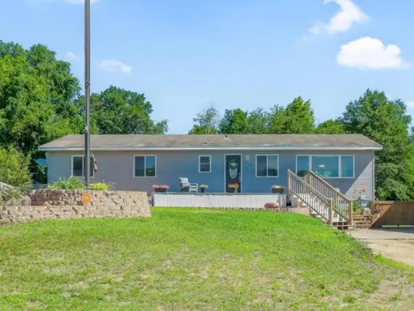 605 Central Avenue Sw, Cambridge, MN 55008