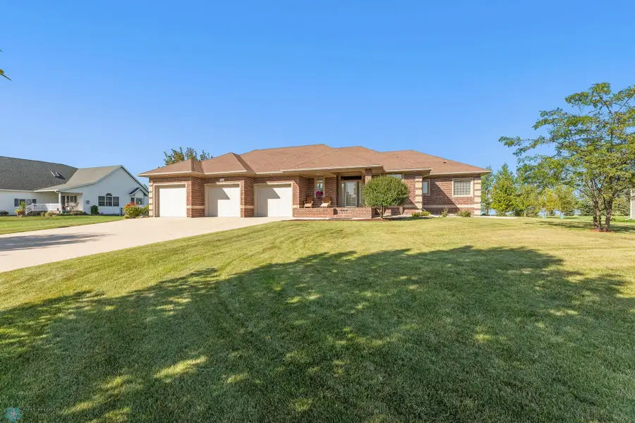 4814 37th Avenue N, Reiles Acres, ND 58102 - #2