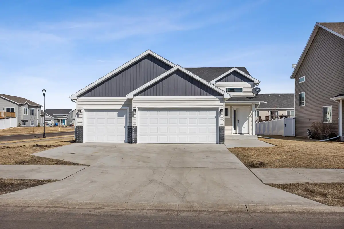 5891 59th Avenue S, Fargo, ND 58104 - Image #1