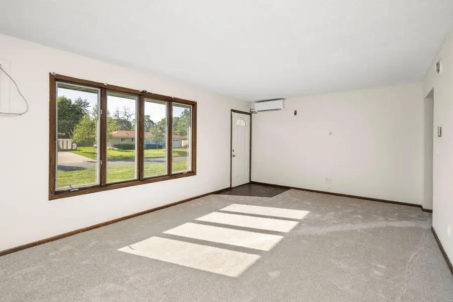 71 66th Way Ne, Fridley, MN 55432 - Image #2