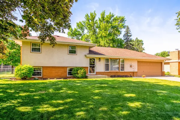 80 Logan Parkway Ne, Fridley, MN 55432
