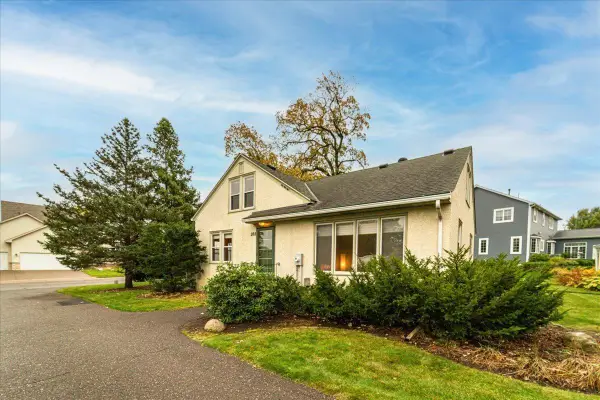 928 Heron Avenue N, Oakdale, MN 55128