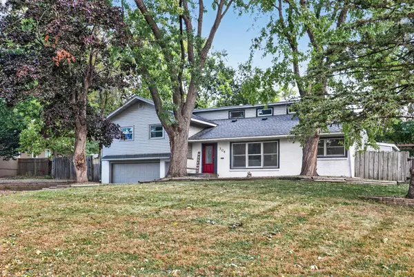 304 Valley High Road, Burnsville, MN 55337