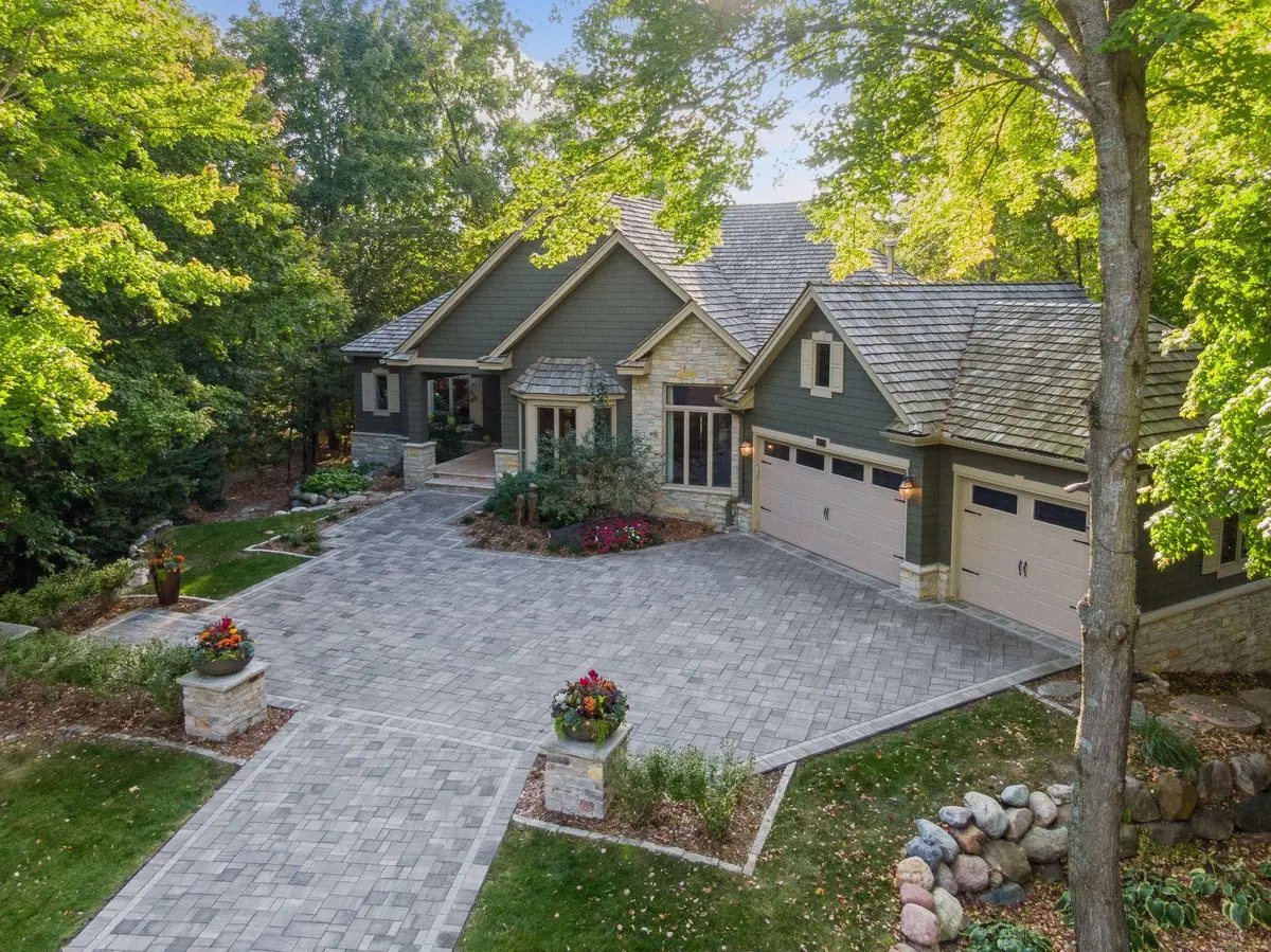 8673 Sherwood Bluff, Eden Prairie, MN 55347 - Image #1